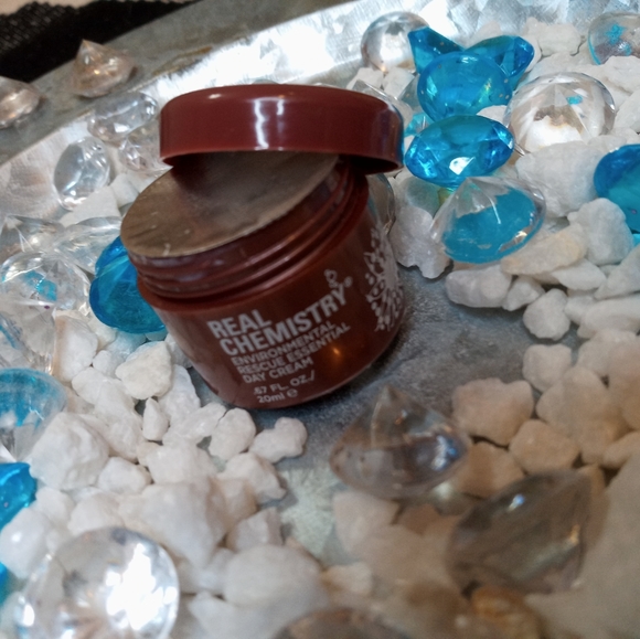 Real chemistry environmental essential moisturizer - Picture 7 of 7